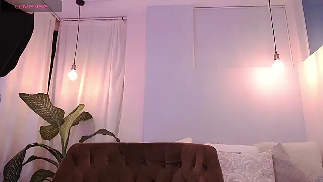 Snapshot of cami_fire chatting on 12.11.24 cami fire online show from 12.11.24