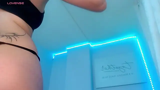 Snapshot of cami_fire chatting on 12.18.24 cami fire online show from 12.18.24