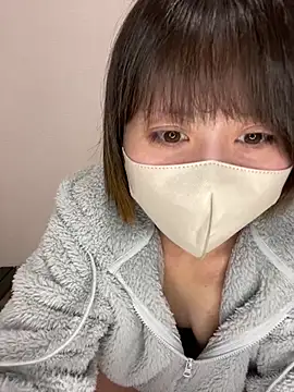 Snapshot of -anzu-o chatting on 01.08.25 -anzu-o online show from 01.08.25