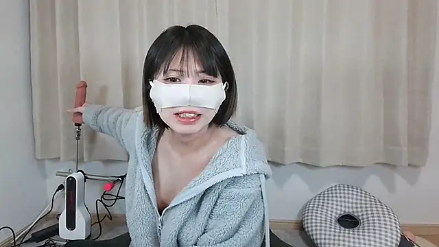 Snapshot of -anzu-o chatting on 02.14.25 -anzu-o online show from 02.14.25