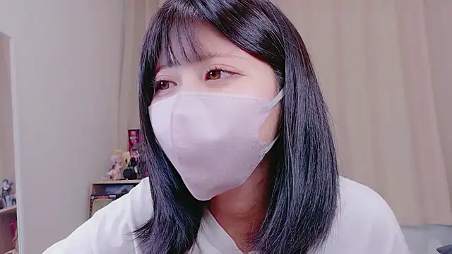 Snapshot of -anzu-o chatting on 10.27.25 -anzu-o online show from 10.27.25