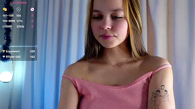 Snapshot of FalineDowlen chatting on 12.25.24 FalineDowlen online show from 12.25.24