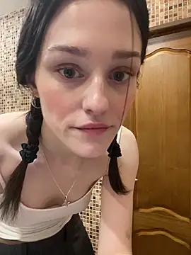 Mia Mia M online show from 03.25.26