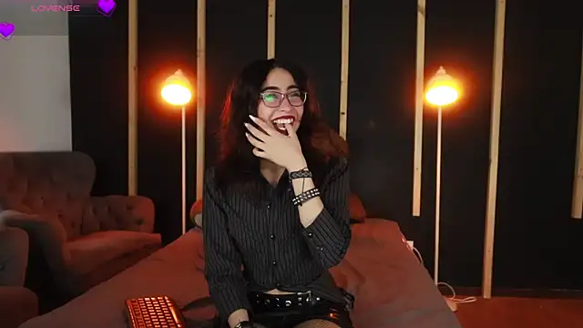 vampy dolll online show from 03.07.25