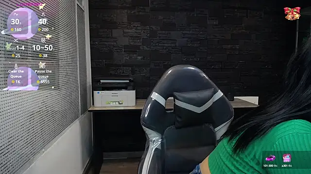 Snapshot of SaraBraun_ chatting on 12.26.24 SaraBraun online show from 12.26.24