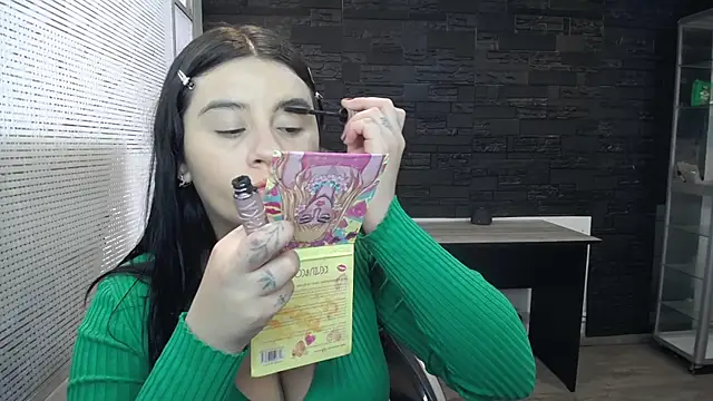 Snapshot of SaraBraun_ chatting on 01.03.25 SaraBraun online show from 01.03.25