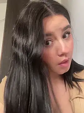 Snapshot of SaraBraun_ chatting on 02.13.25 SaraBraun online show from 02.13.25