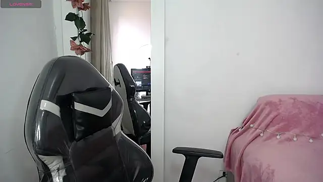 Snapshot of SaraBraun_ chatting on 03.12.25 SaraBraun online show from 03.12.25