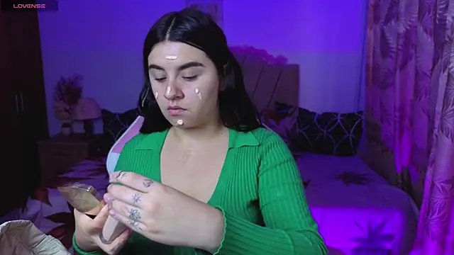 Snapshot of SaraBraun_ chatting on 09.08.25 SaraBraun online show from 09.08.25