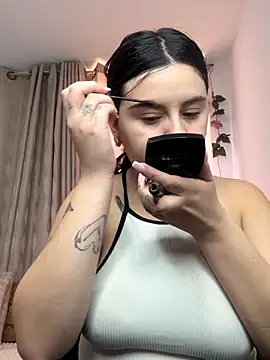 Snapshot of SaraBraun_ chatting on 10.22.25 SaraBraun online show from 10.22.25