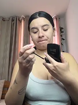 Snapshot of SaraBraun_ chatting on 10.24.25 SaraBraun online show from 10.24.25