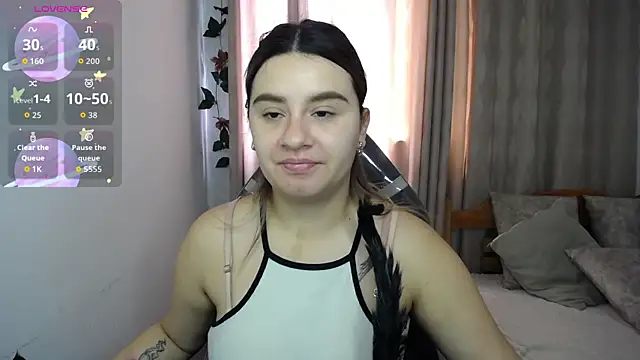 Snapshot of SaraBraun_ chatting on 12.05.25 SaraBraun online show from 12.05.25