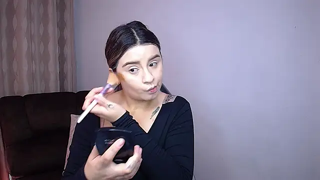 Snapshot of SaraBraun_ chatting on 12.19.25 SaraBraun online show from 12.19.25