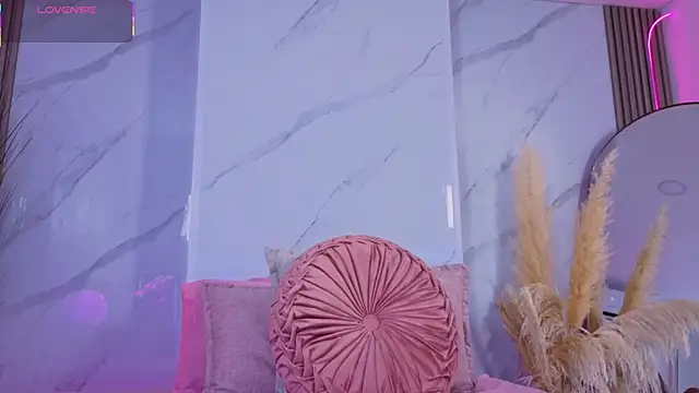 Chlooee   online show from 10.27.25