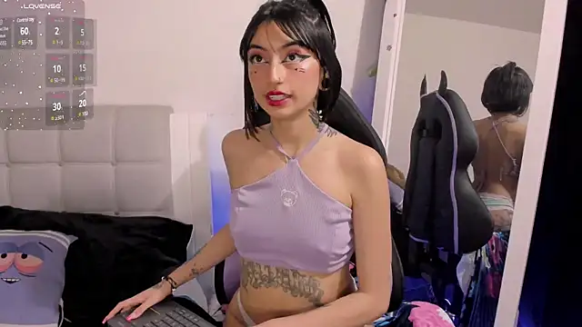 Snapshot of Any_Roussee chatting on 01.29.25 Any Roussee online show from 01.29.25