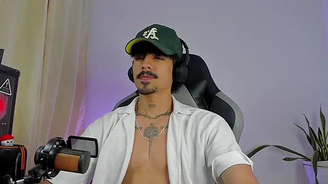 Snapshot of Lukeetaylor chatting on 07.24.26 Lukeetaylor online show from 07.24.26