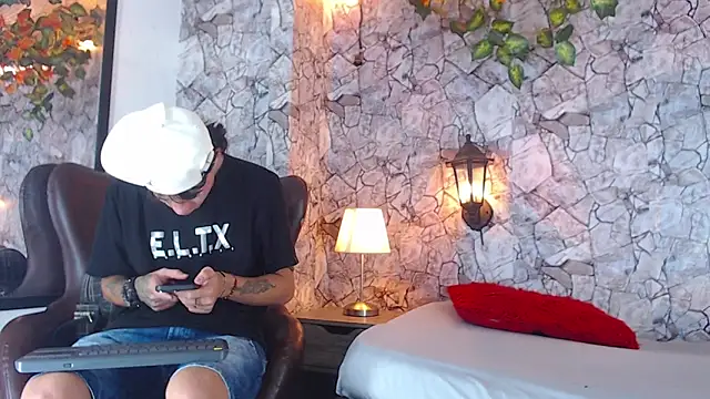 Snapshot of Samuel_Hilton chatting on 12.13.24 Samuel Hilton online show from 12.13.24