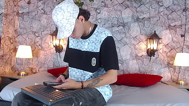 Snapshot of Samuel_Hilton chatting on 12.15.24 Samuel Hilton online show from 12.15.24