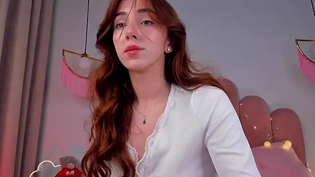 Snapshot of ElsaYoung chatting on 01.08.25 ElsaYoung online show from 01.08.25