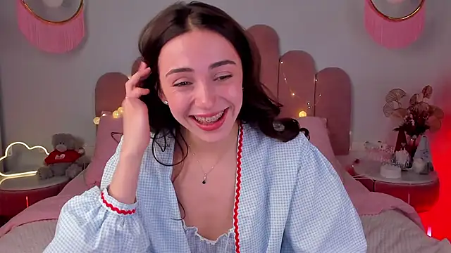 Snapshot of ElsaYoung chatting on 01.12.25 ElsaYoung online show from 01.12.25