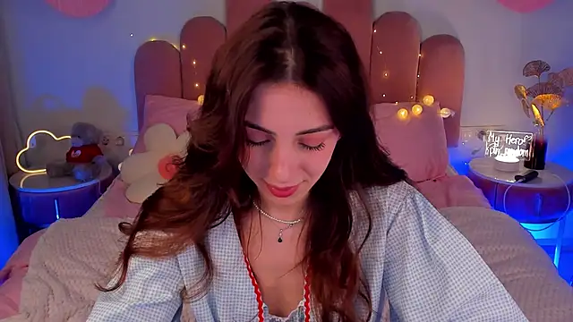 Snapshot of ElsaYoung chatting on 01.25.25 ElsaYoung online show from 01.25.25