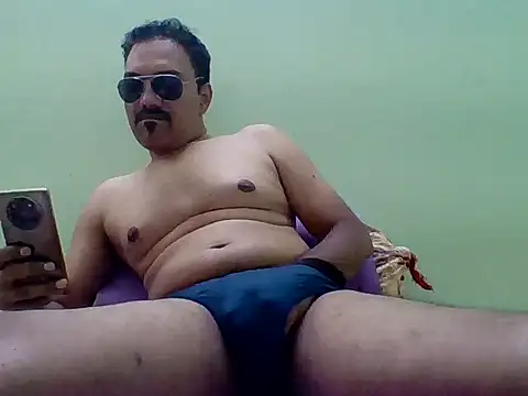 Snapshot of farhaanmacho chatting on 11.10.25 farhaanmacho online show from 11.10.25