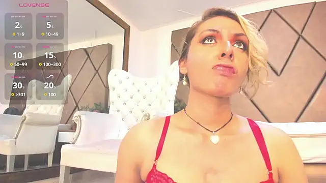 Snapshot of LunitaDiva chatting on 03.05.25 LunitaDiva online show from 03.05.25