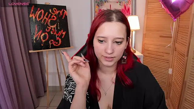 Snapshot of RachelPirce chatting on 03.08.25 RachelPirce online show from 03.08.25