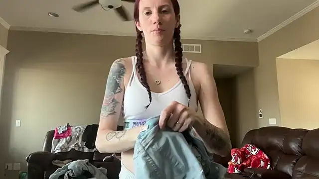 yourstrulylivy69 online show from 03.12.25