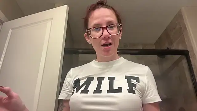 yourstrulylivy69 online show from 09.17.25