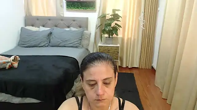 Snapshot of sasi_luna chatting on 05.21.26 sasi luna online show from 05.21.26