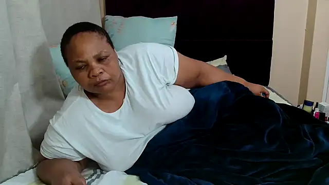 Snapshot of Bbw255 chatting on 04.28.26 Bbw255 online show from 04.28.26