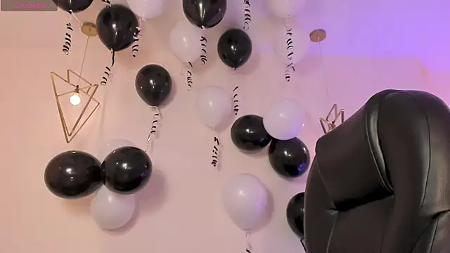 MiaFarrell  online show from 11.10.25