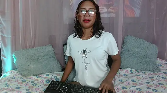 Snapshot of Nicole_Brown1126 chatting on 12.20.24 Nicole Brown1126 online show from 12.20.24