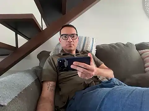 Snapshot of alex_ruiz85 chatting on 06.05.26 alex ruiz85 online show from 06.05.26