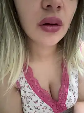 Snapshot of Gamzemm8888 chatting on 01.14.25 Gamzemm8888 online show from 01.14.25