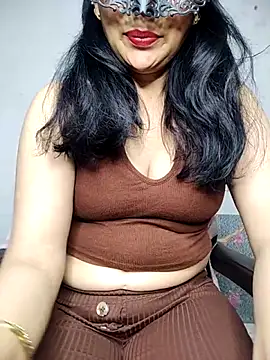 Snapshot of sexy_bhabhi69 chatting on 12.16.25 sexy bhabhi69 online show from 12.16.25