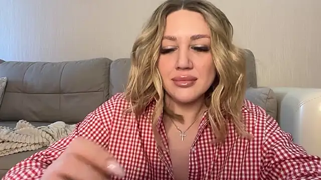 Snapshot of VickyLove047 chatting on 10.03.25 VickyLove047 online show from 10.03.25