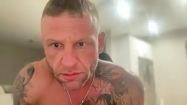 Snapshot of heavyhitta83 chatting on 12.15.24 heavyhitta83 online show from 12.15.24