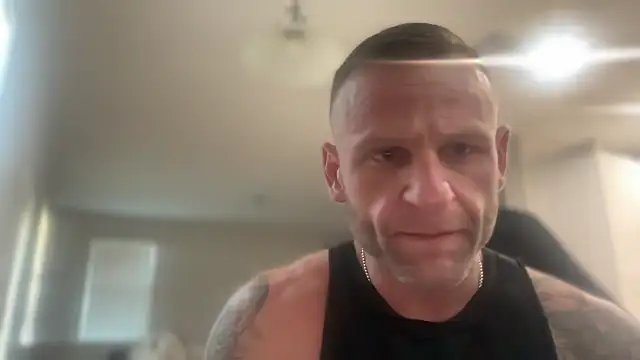 Snapshot of heavyhitta83 chatting on 12.15.24 heavyhitta83 online show from 12.15.24