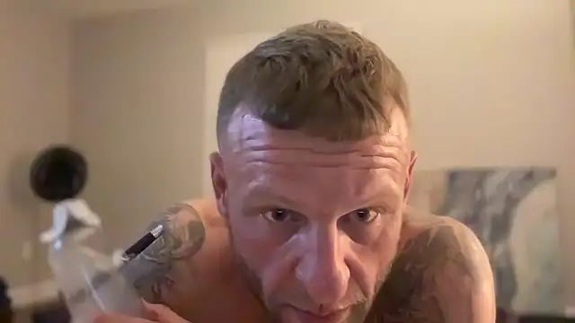 Snapshot of heavyhitta83 chatting on 01.09.25 heavyhitta83 online show from 01.09.25