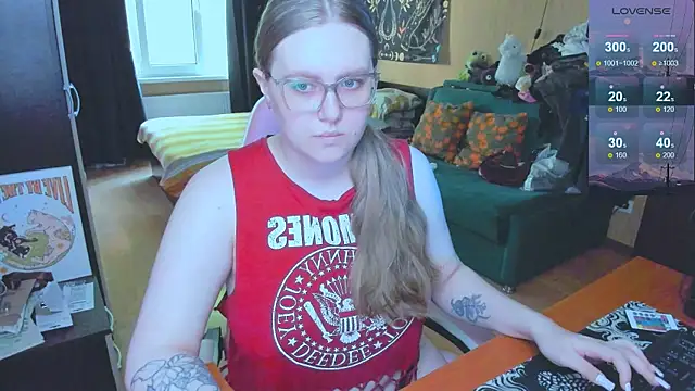 Snapshot of Alice_Dreamgirl_ chatting on 06.06.26 Alice Dreamgirl online show from 06.06.26