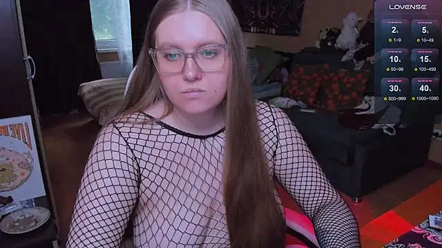 Snapshot of Alice_Dreamgirl_ chatting on 06.24.26 Alice Dreamgirl online show from 06.24.26