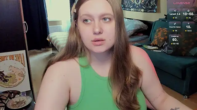 Snapshot of Alice_Dreamgirl_ chatting on 07.18.26 Alice Dreamgirl online show from 07.18.26