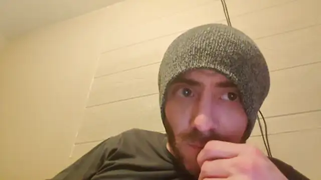 Snapshot of Huntzg23 chatting on 02.15.26 Huntzg23 online show from 02.15.26