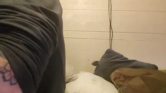 Snapshot of Huntzg23 chatting on 02.15.26 Huntzg23 online show from 02.15.26