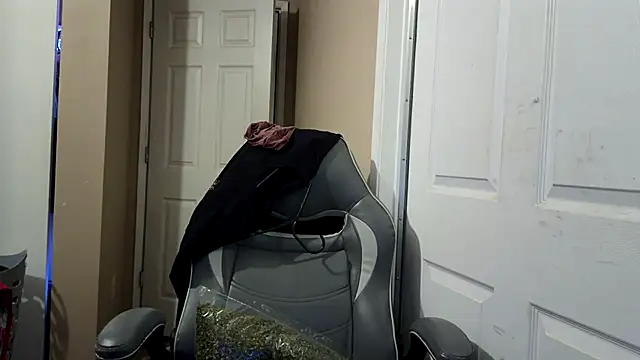 Huntzg23 online show from 03.21.26