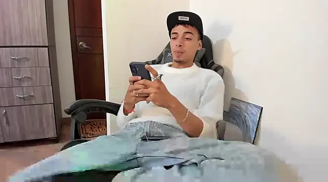 Snapshot of twink_latino5 chatting on 03.14.25 twink latino5 online show from 03.14.25