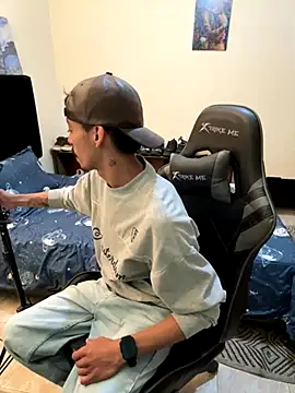 Snapshot of twink_latino5 chatting on 11.01.25 twink latino5 online show from 11.01.25