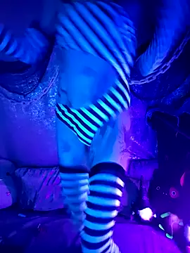 Snapshot of MommyMisfit chatting on 10.16.25 MommyMisfit online show from 10.16.25